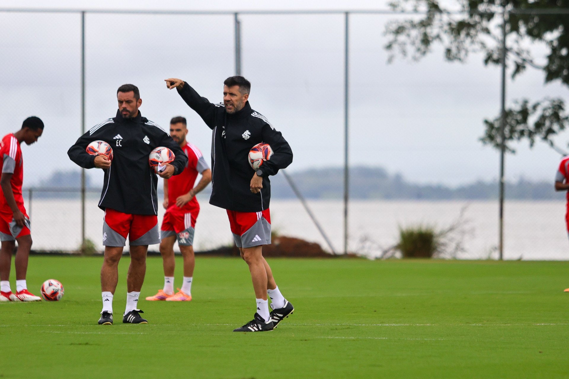 Pezzolano valoriza jovens após vaga do Inter às semifinais