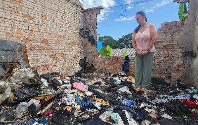 "Jogou gasolina no meu rosto": Moradora relata tentativa de feminicídio e pede ajuda para recomeçar após ex incendiar casa