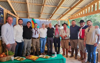 Marcel van Hattem une prefeitos da Serra em torno de candidatura ao Senado