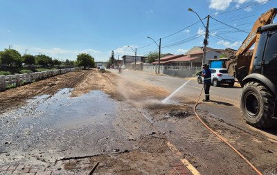 Prefeitura inicia limpeza da avenida João Corrêa