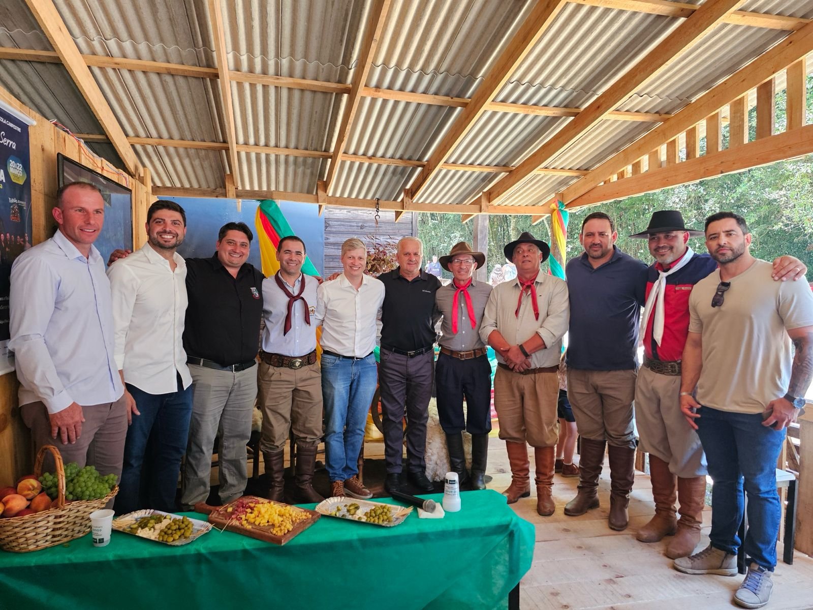 Marcel van Hattem une prefeitos da Serra em torno de candidatura ao Senado
