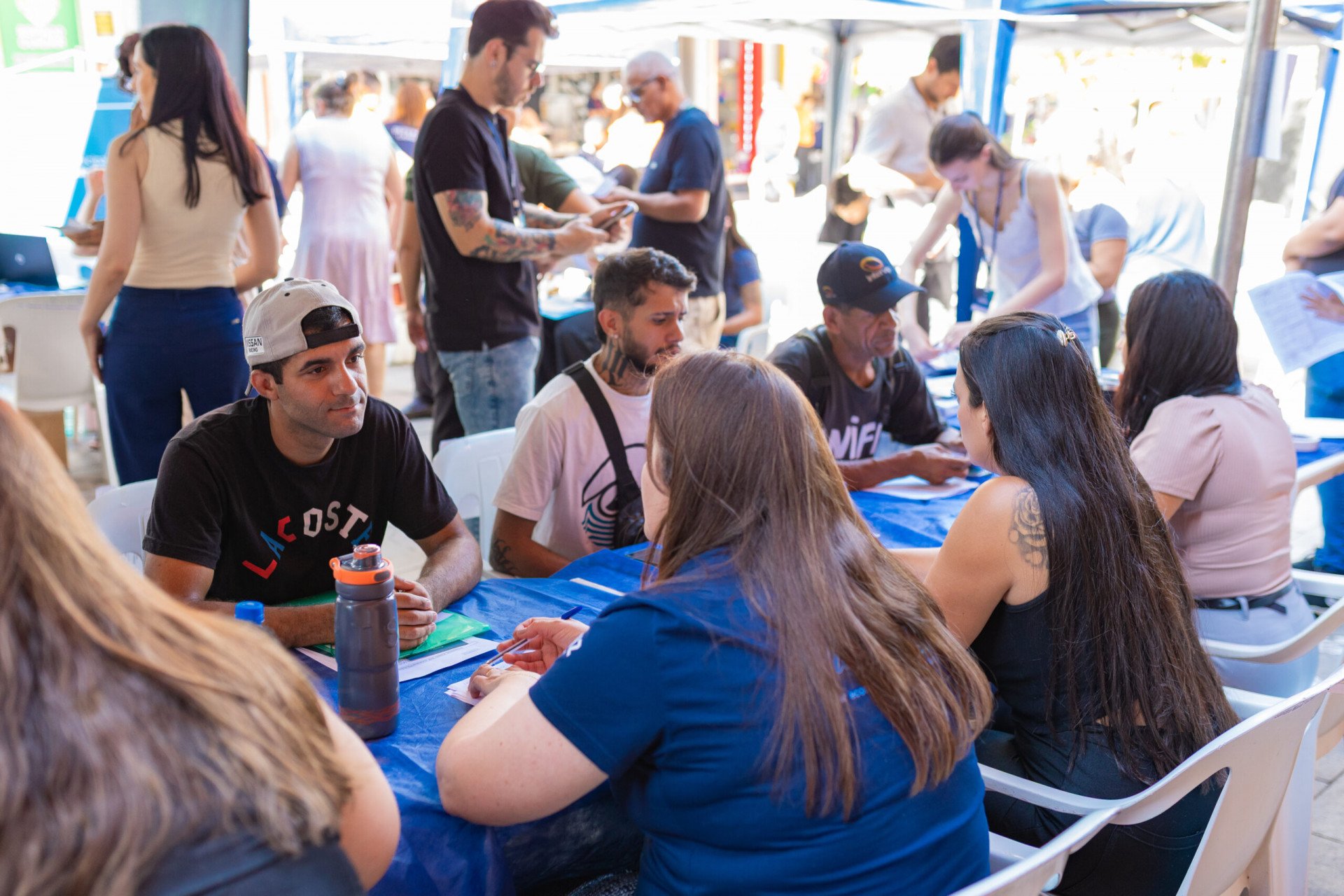 Caravana de Empregos oferta mais de 700 vagas em edição ampliada no Calçadão de Canoas