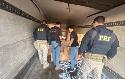 Mais de 125 mil maços de cigarros em baú: Produtos contrabandeados por suspeitos da região são encontrados pela PRF