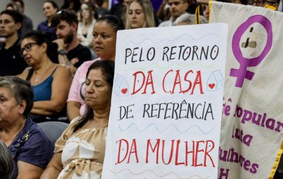 Mobilização em Novo Hamburgo cobra reabertura do Centro de Referência da Mulher