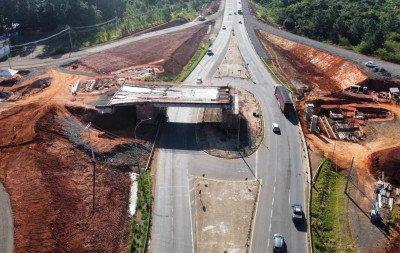 Obras de viaduto bloqueiam a BR-386 em Nova Santa Rita; veja como fica o trânsito