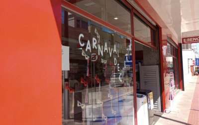 Comércio ainda espera por alta na procura de fantasias de carnaval