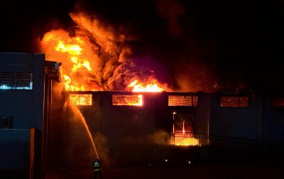 VÍDEO: Incêndio de grandes proporções atinge indústria em Novo Hamburgo
