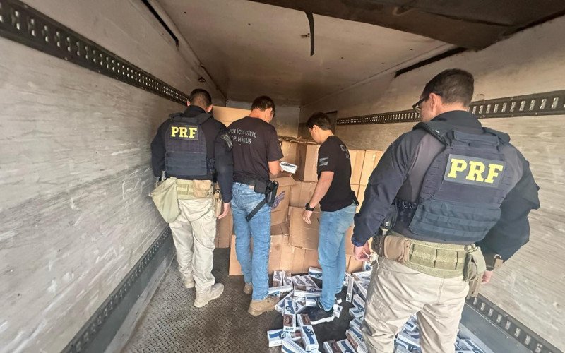 Cigarros contrabandeados foram encontrados em baú de caminhão em Bagé | abc+