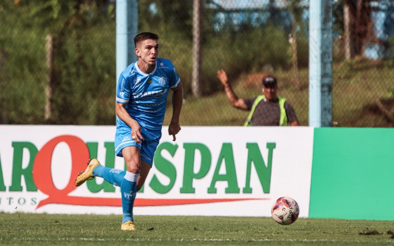 Lateral Josué foi formado na Base Anilada | abc+