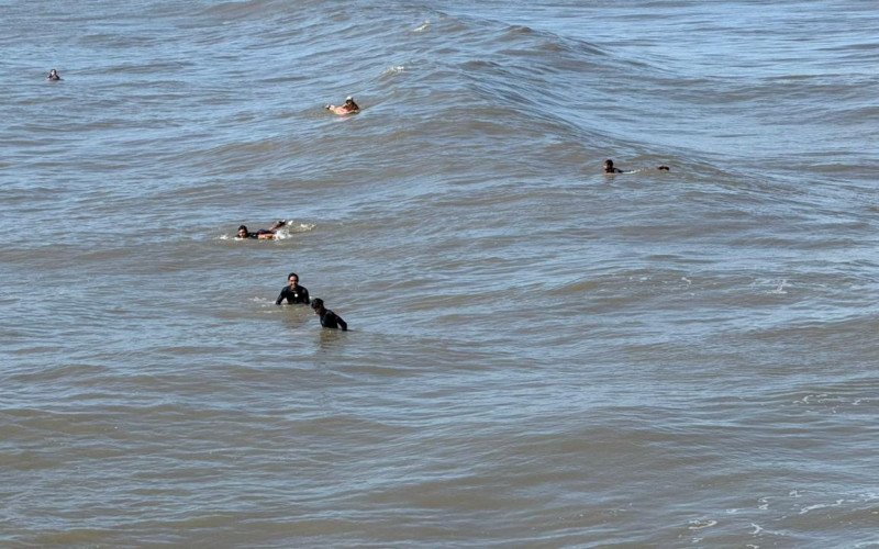 Mar chocolatão volta a predominar no litoral