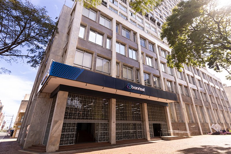 Banrisul fecha primeiro trimestre com lucro l&iacute;quido de R$ 221,6 milh&otilde;es