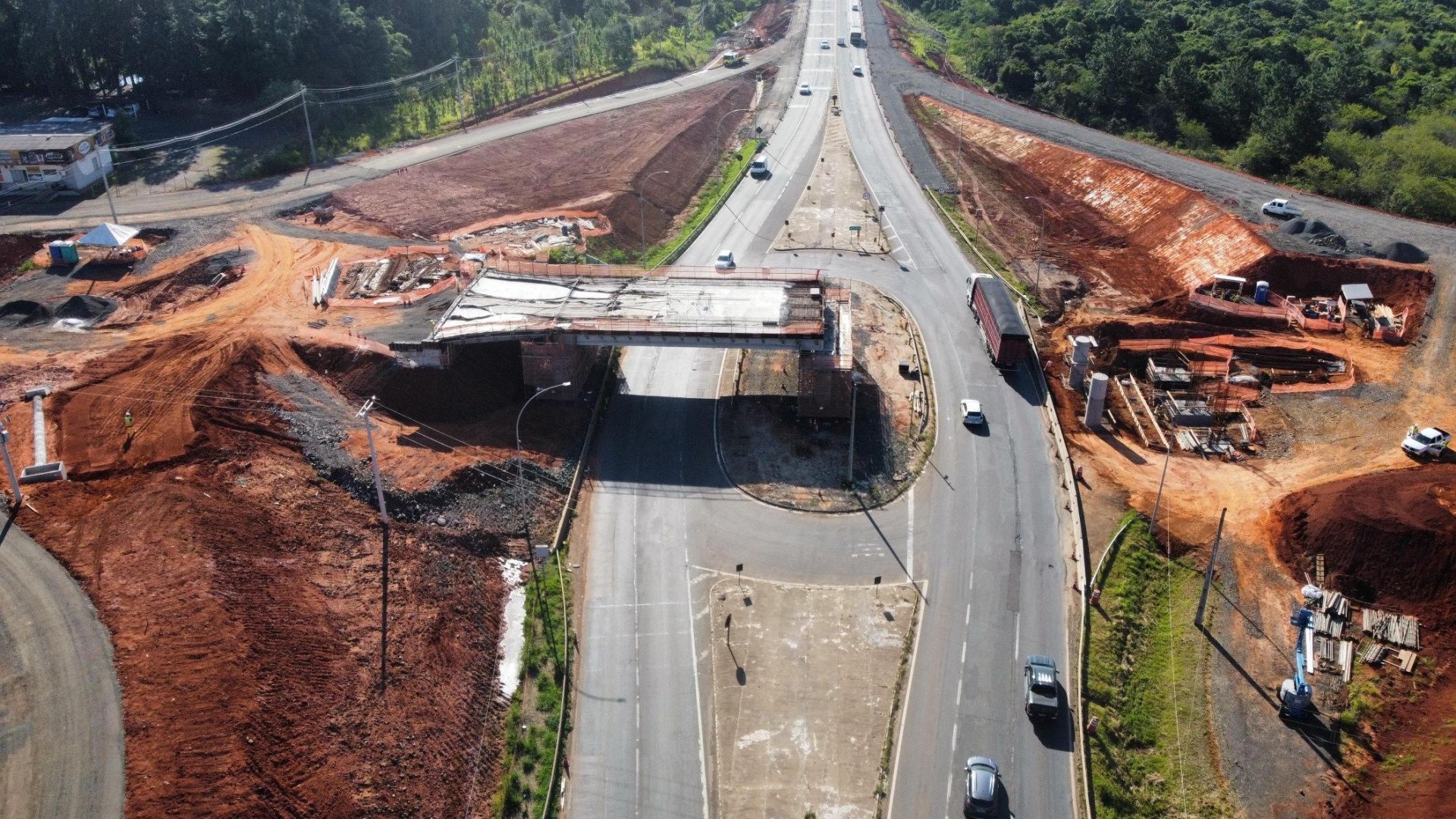 Obras de viaduto bloqueiam a BR-386 em Nova Santa Rita; veja como fica o trânsito