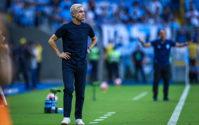 Jogadores do Grêmio defendem Luís Castro: "Não vale a pena apontar o dedo ao mister"
