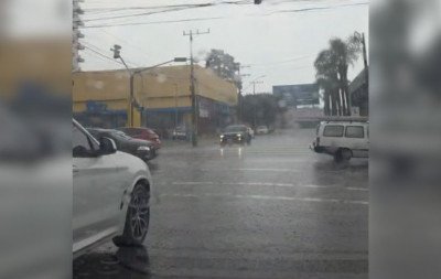 Chuva chega à região com avanço de frente fria; RS está sob alerta vermelho