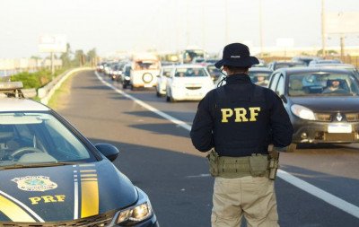 PRF intensifica uso de radares portáteis e testes do bafômetro durante o período de carnaval; veja horários de maior fluxo nas estradas