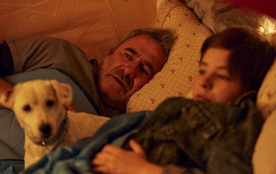 OSCAR 2026: Trailer de Sirât faz referência às falas de diretor sobre "ultranacionalismo brasileiro" e "votação em sapato"