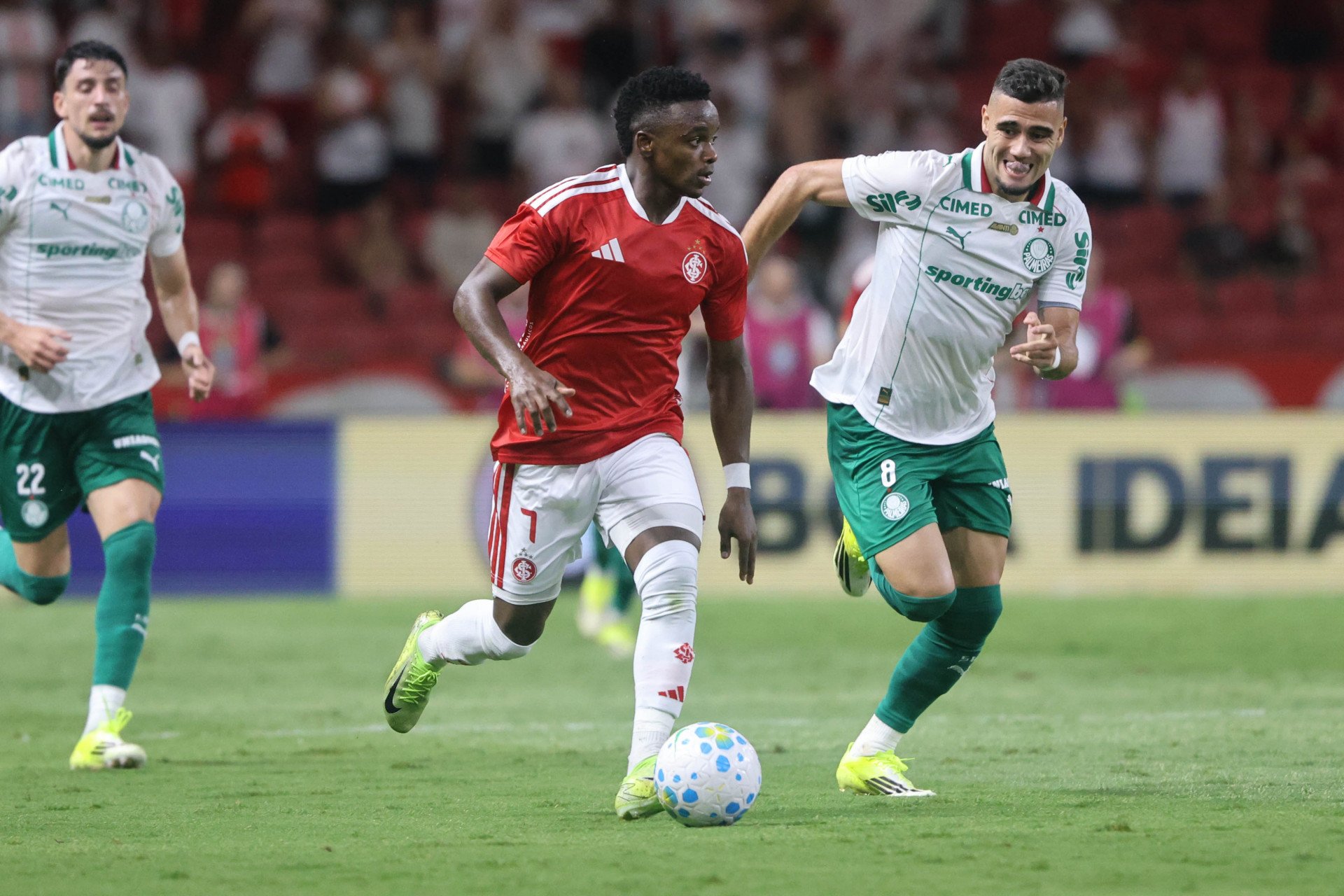 Inter perde para o Palmeiras no Beira-Rio e segue sem vencer no Brasileir&atilde;o
