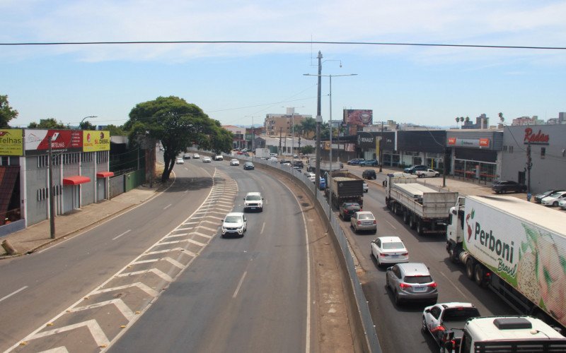 Trecho da BR-116 em São Leopoldo onde três jovens morreram em um acidente em 2025