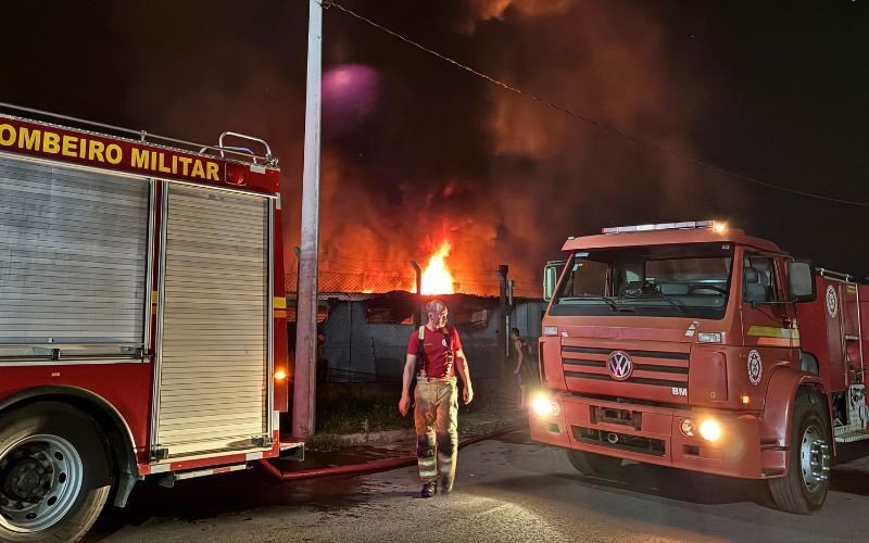 Combate a incêndio em indústria em Novo Hamburgo se estendeu pela madrugada | abc+