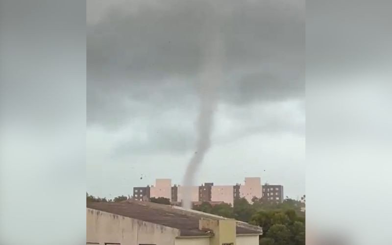 Passagem de tornado assusta moradores e causa estragos em Pelotas | abc+