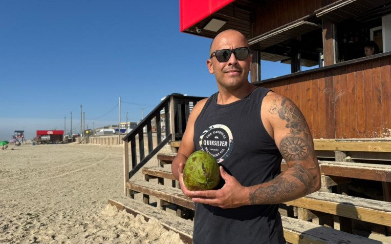 Proprietário de quiosque à beira mar Thiago Silveira