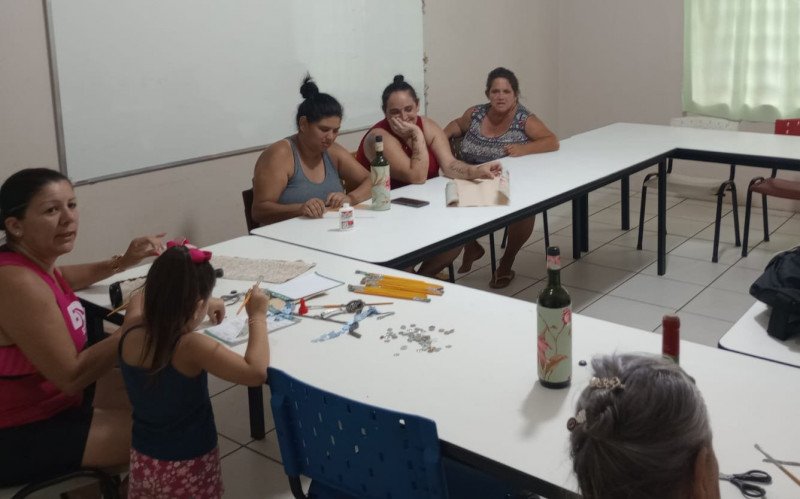 Mulheres debatem temas do cotidiano, como violência
