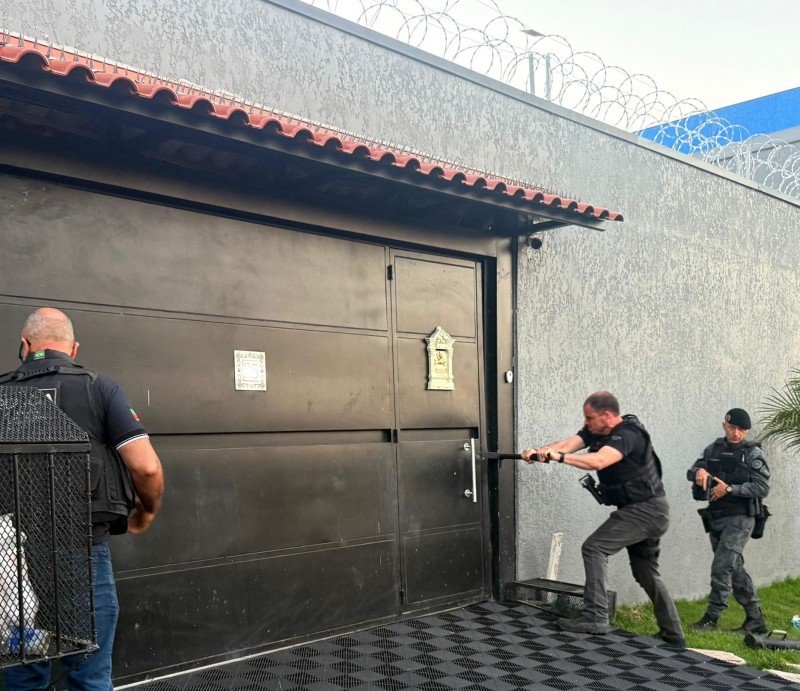 Agentes cumpriram 19 mandados de prisão nesta quinta | abc+