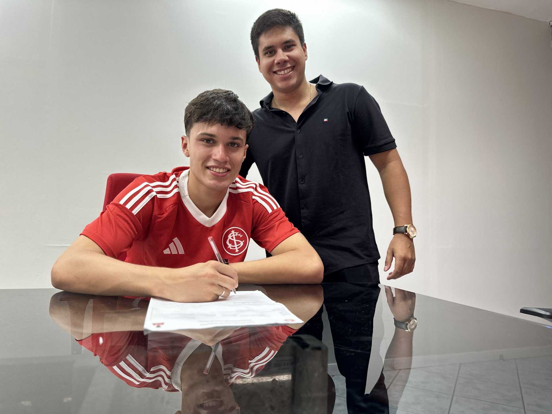 Kauã Diniz, de Novo Hamburgo, assina com o Inter e inicia nova etapa na carreira