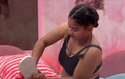 BBB 26: Milena perde a paciência, bagunça as coisas de brother em acesso de raiva e se arrepende