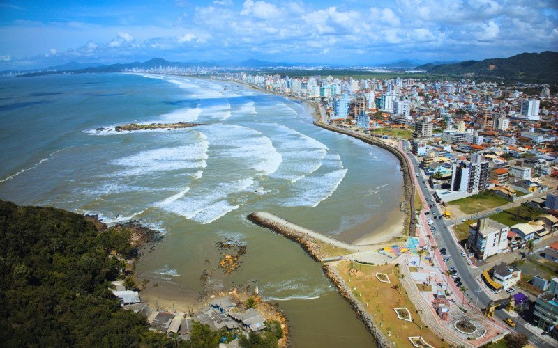 Praia do Gravatá fica no extremo norte do município de Navegantes (SC) | abc+