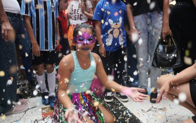Bailinho de carnaval anima a criançada no Canoas Shopping