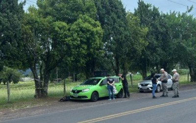 Homem morre após tentativa de assalto e PM fica ferido no Vale do Sinos; veja vídeo