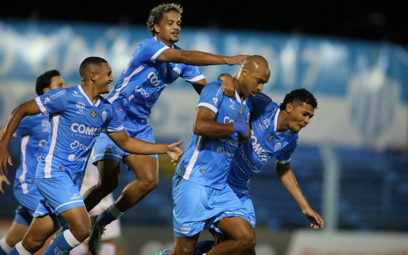 Luam Parede anotou dois gols na vit&oacute;ria anilada por 3 a 2