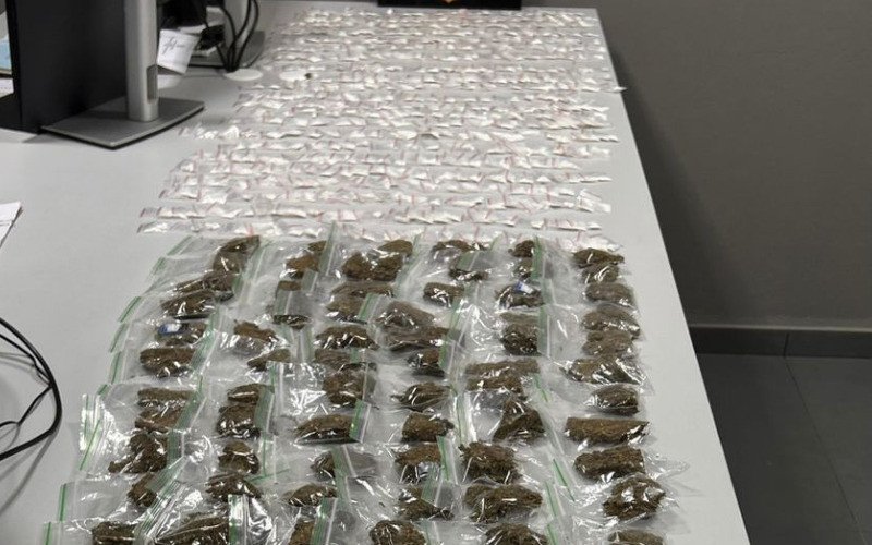 Operação pré-carnaval apreende mais de 3 quilos de drogas em Canela