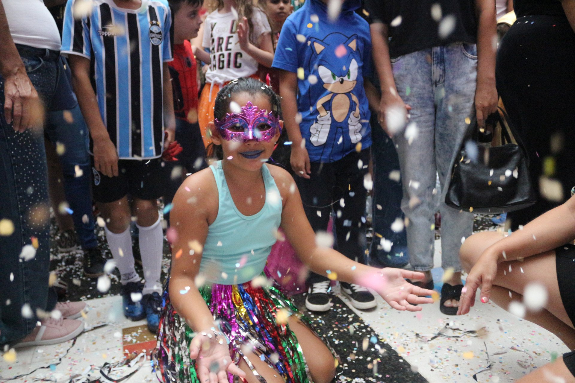 Bailinho de carnaval anima a criançada no Canoas Shopping