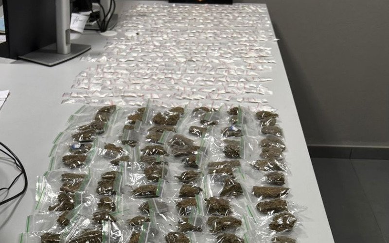 Opera&ccedil;&atilde;o pr&eacute;-carnaval apreende mais de 3 quilos de drogas em Canela