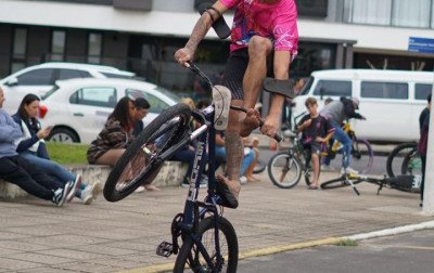 Centenas de ciclistas se reúnem em Sapiranga para dar "grau" de bicicleta