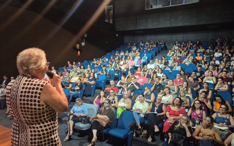 Aula inaugural de gestão escolar foi realizada no Teatro do Sesc | abc+