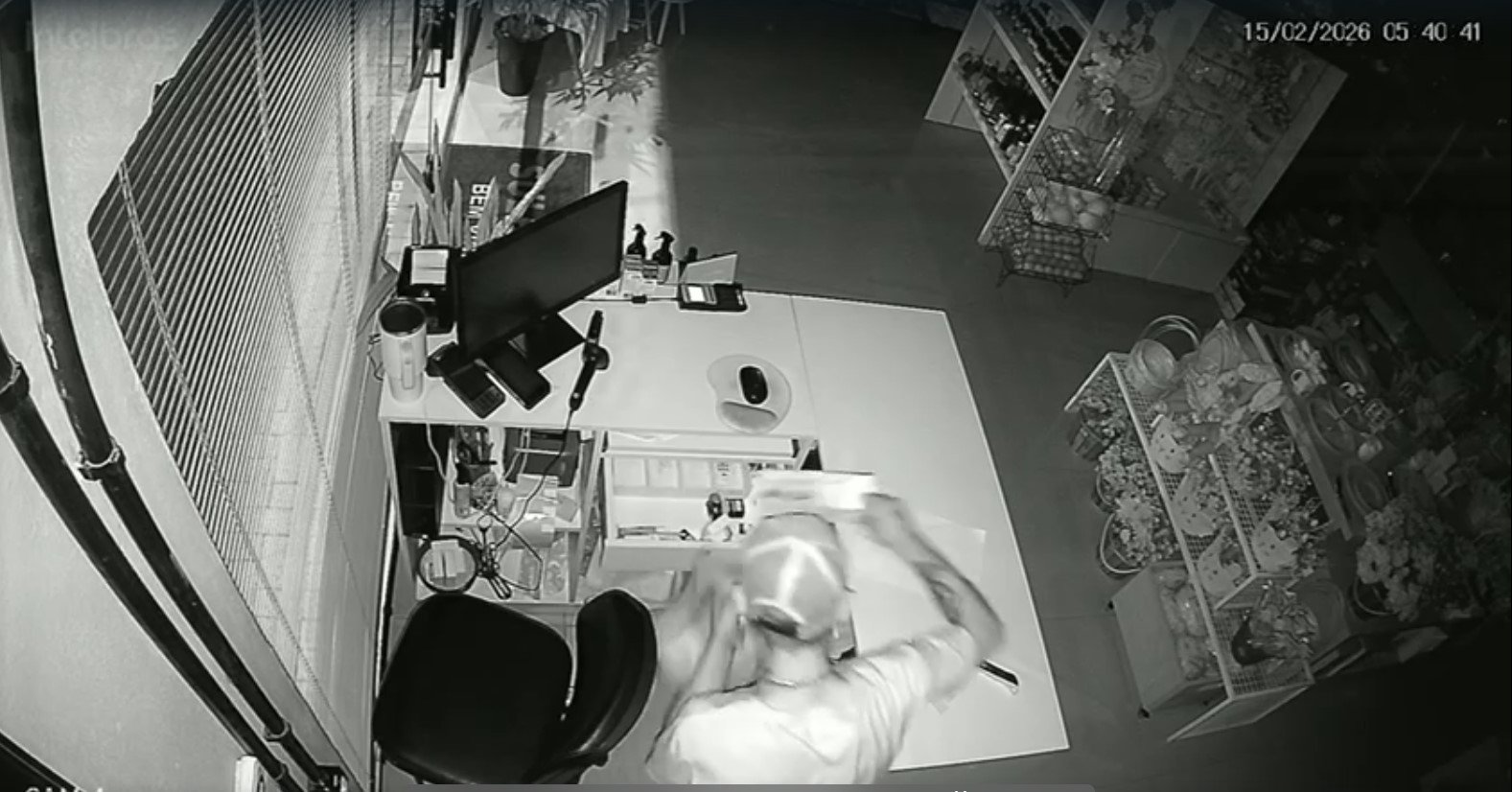 VÍDEO: Loja é arrombada três vezes em menos de 60 dias e dono cobra por solução