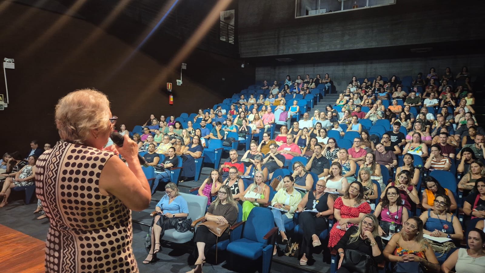 Candidatos a diretor e vice nas escolas municipais de Canoas participam de curso preparat&oacute;rio