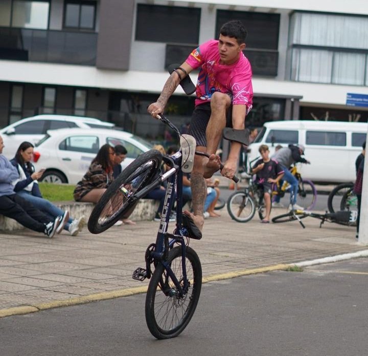 Centenas de ciclistas se reúnem em Sapiranga para dar “grau” de bicicleta