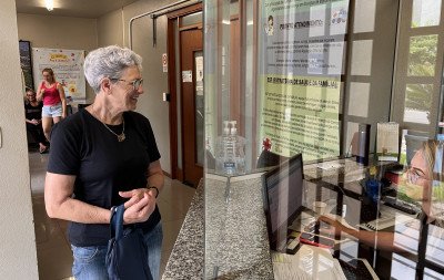 De posto de saúde a restaurante: Vida segue normal nas cidades sem tradição de pular carnaval