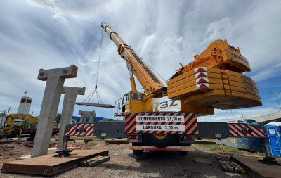 RS-240: Mega guindaste inicia içamento de passarela na Scharlau
