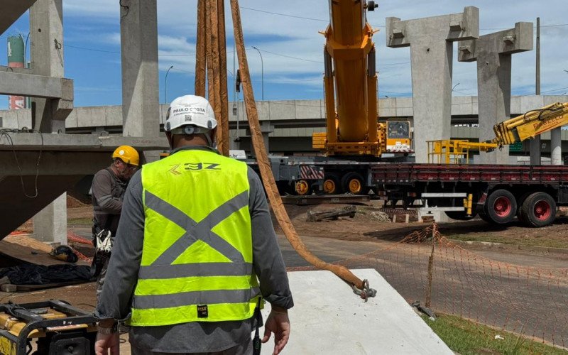 Obras na passarela da RS-240 na Scharlau devem provocar interrupção na Avenida Salgado Filho - que dá acesso ao 240 para quem sai da BR-116 -, até terça-feira (17)