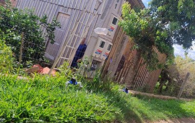 Homem morre ao sofrer choque elétrico durante reparo na frente de casa