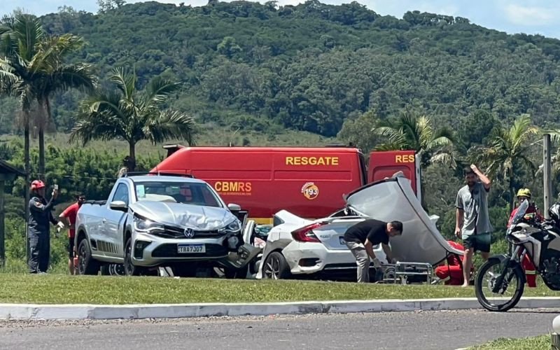 Acidente deixa feridos na RS-239, em Nova Hartz, no final da manhã desta terça-feira (17) | abc+