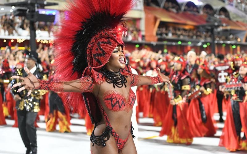 Iza desfilou pela Imperatriz Leopoldinense na Sapucaí  | abc+