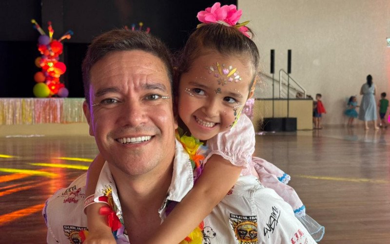 Dianderes Almeida com a filha 