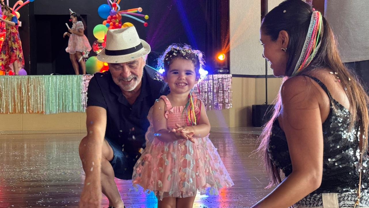 Crian&ccedil;as entram no clima do carnaval na Sociedade Gin&aacute;stica