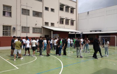 Mais de 700 mil estudantes voltam às aulas na rede estadual